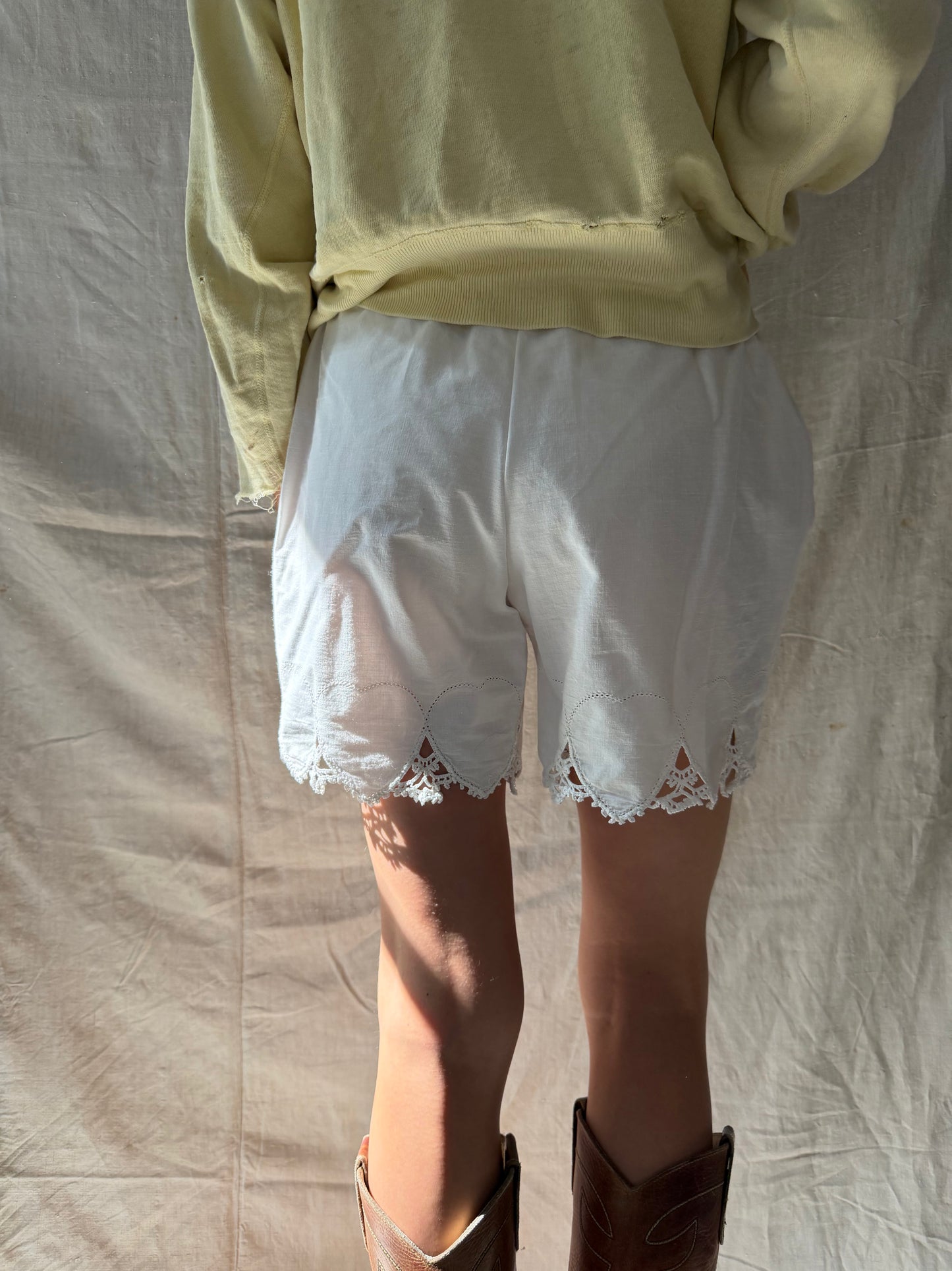 Wanderly White Cotton Short with Heart Scalloped Trim