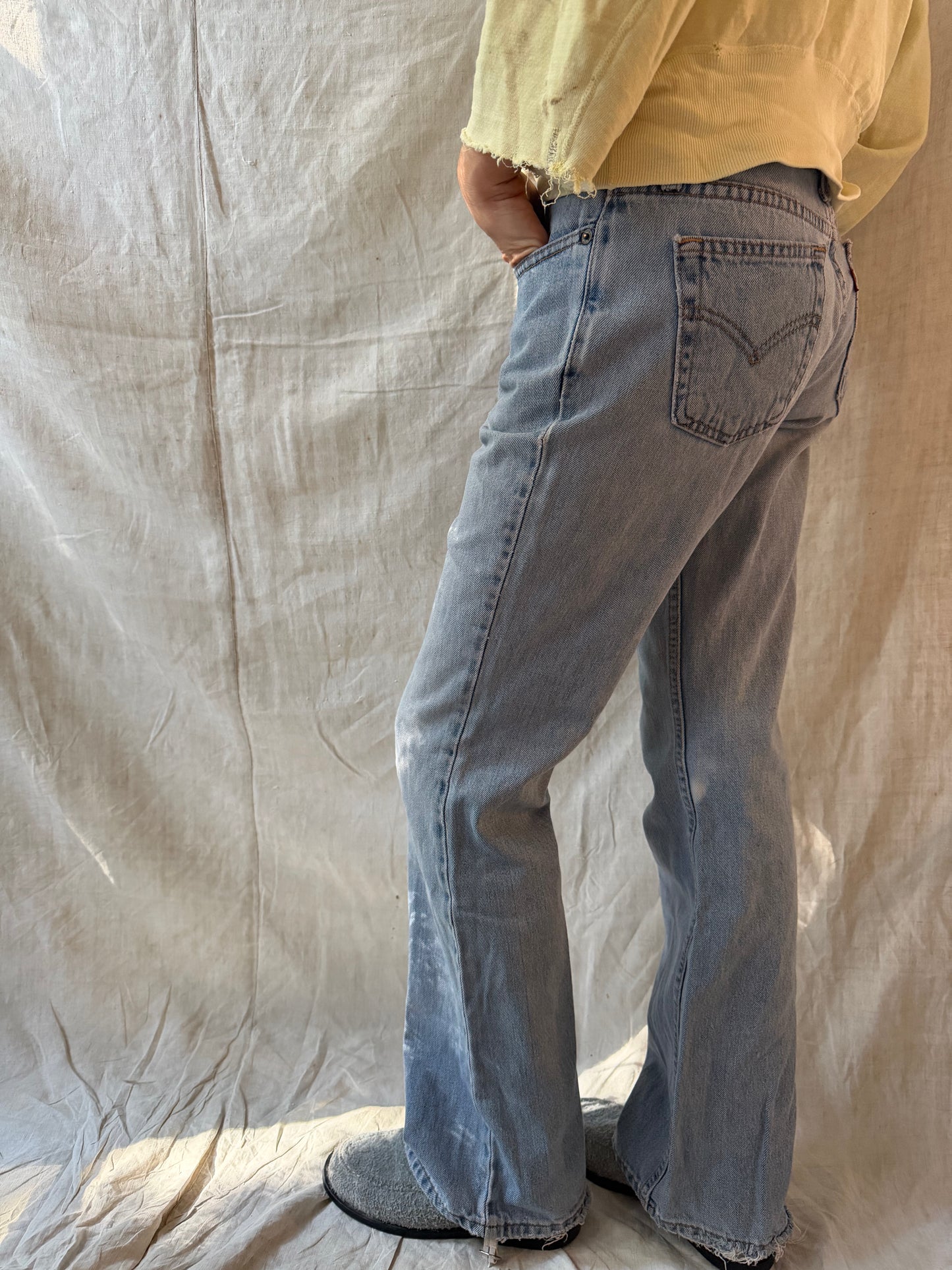 Lightwash Levi’s 518s