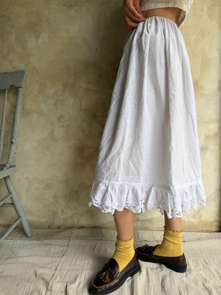 Reworked Eyelet Ruffle Skirt 01