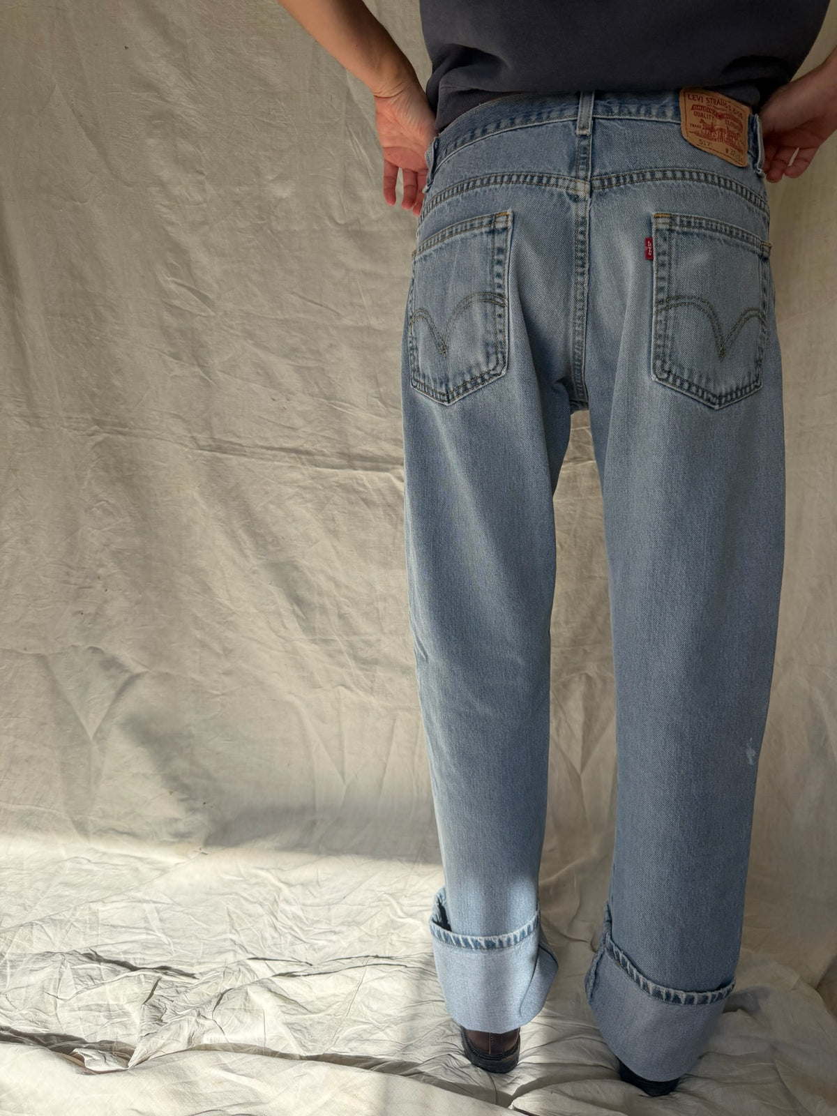 Light wash Levi’s 517 10