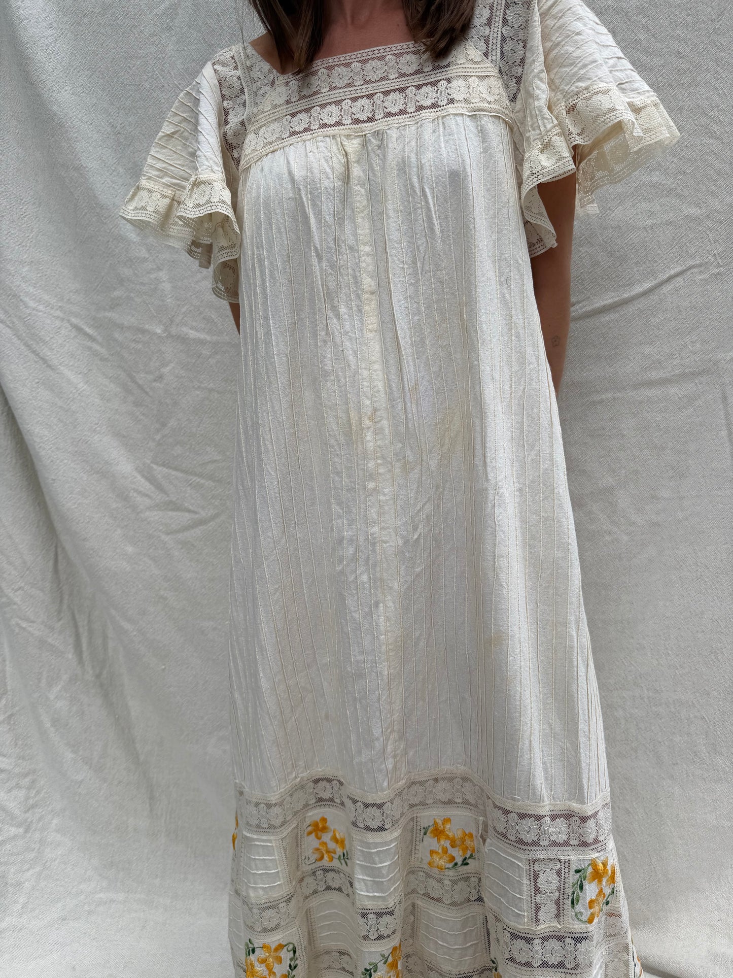 70s Cream Lace Dress w Yellow Embroidered Flowers