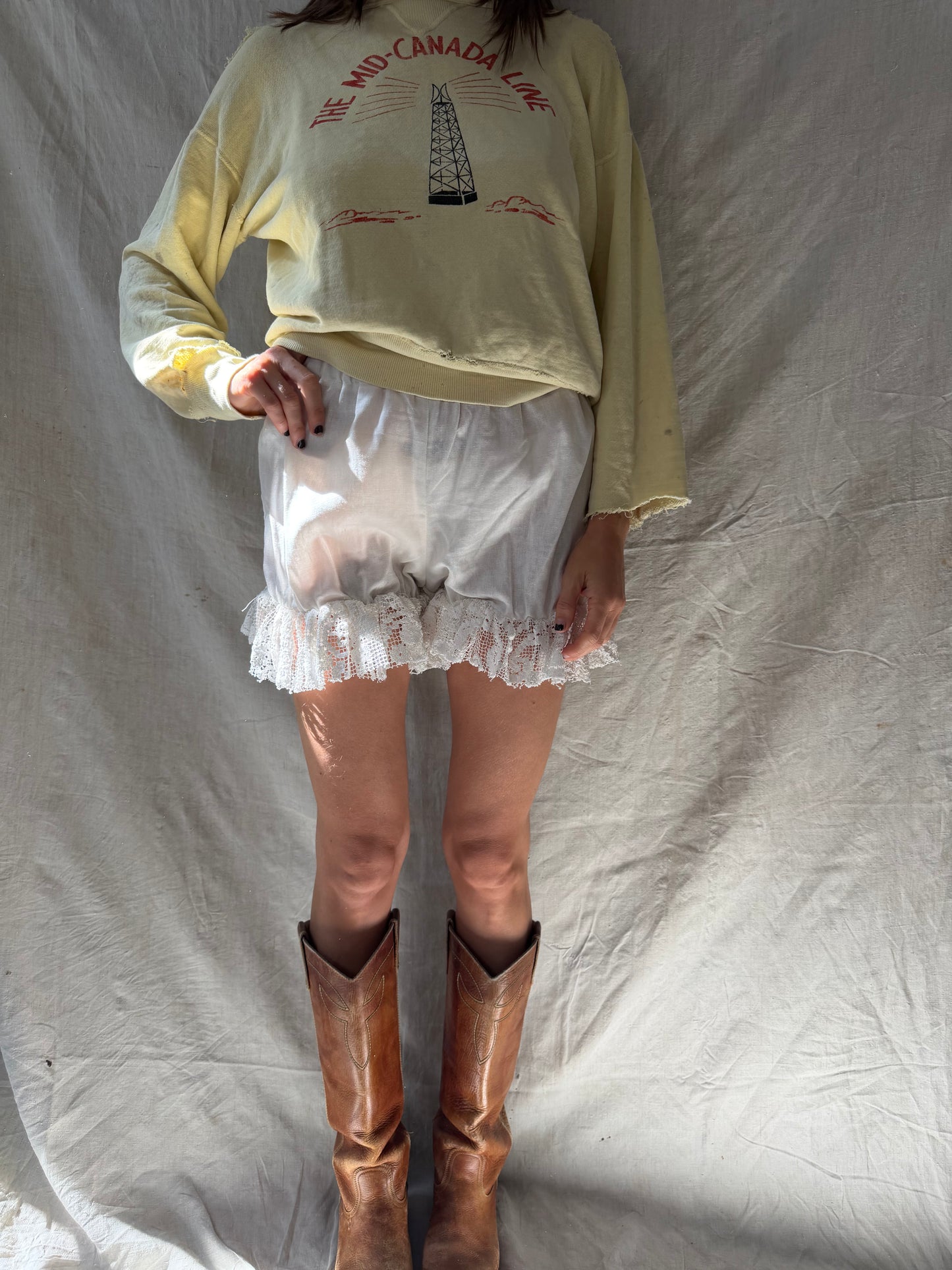 Wanderly Linen Bloomer Short with Crochet