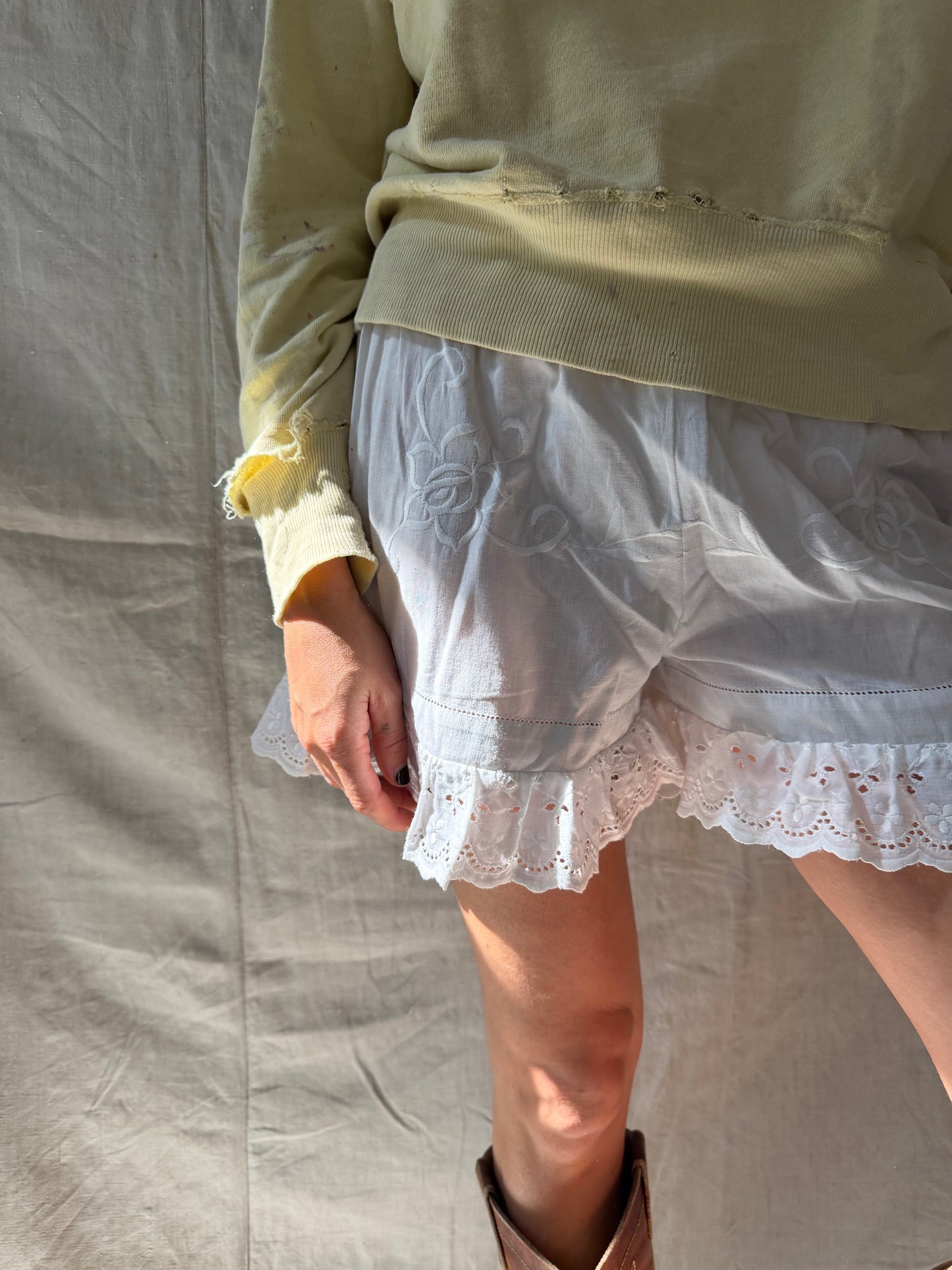 Wanderly White Embroidered Linen Bloomer