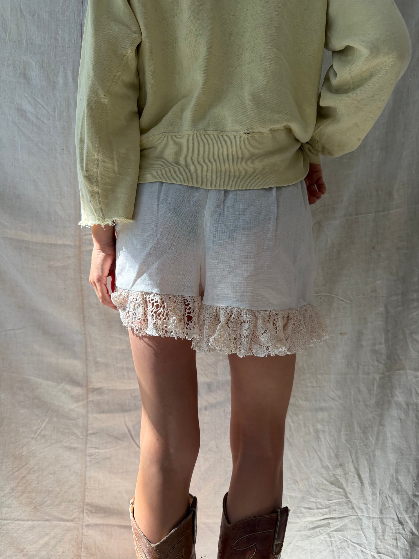 Wanderly Linen Bloomer with Oatmeal Antique Crochet Trim