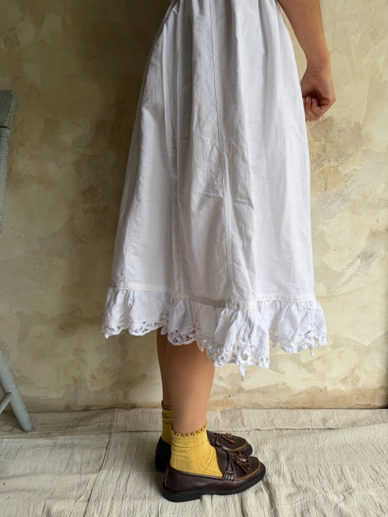 Reworked Eyelet Ruffle Skirt 02