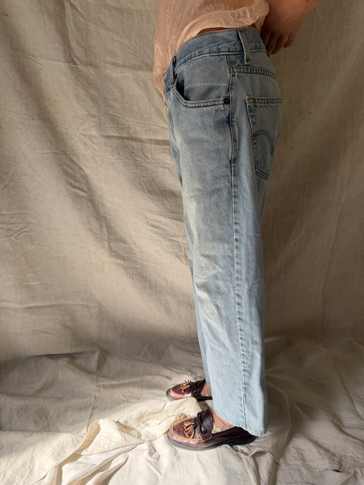 Lightwash ‘Relaxed Fit’ Levi’s 505s