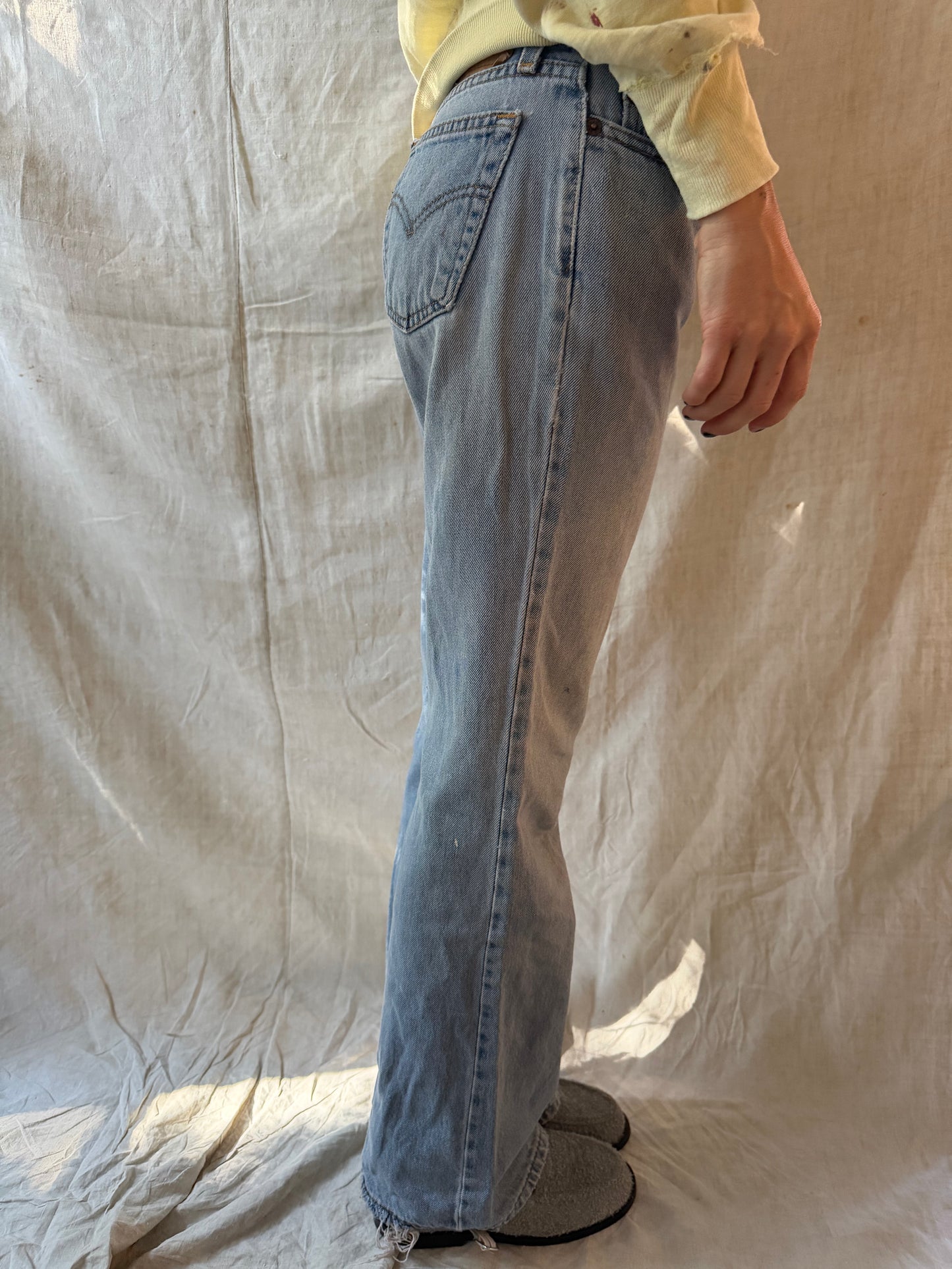 Lightwash Levi’s 518s
