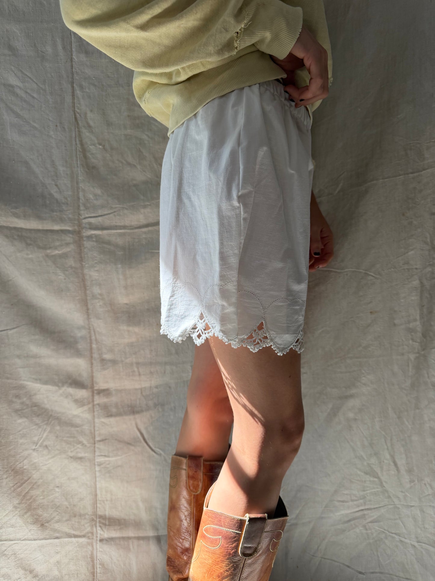 Wanderly White Cotton Short with Heart Scalloped Trim