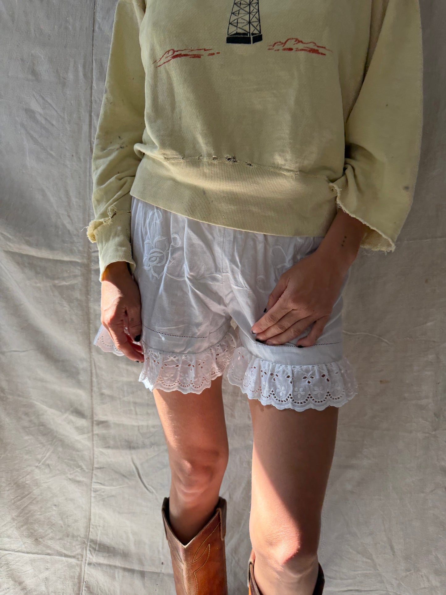 Wanderly White Embroidered Linen Bloomer