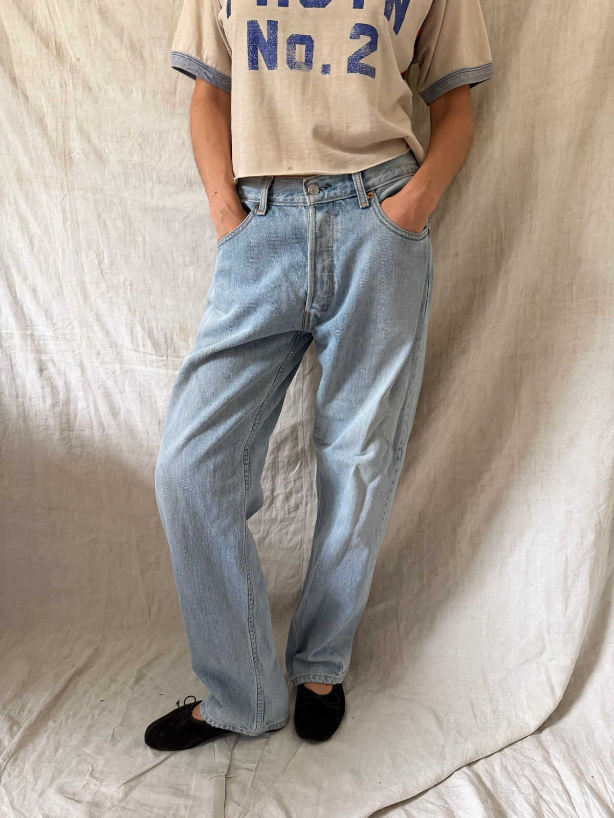 Lightwash Levi’s 513s