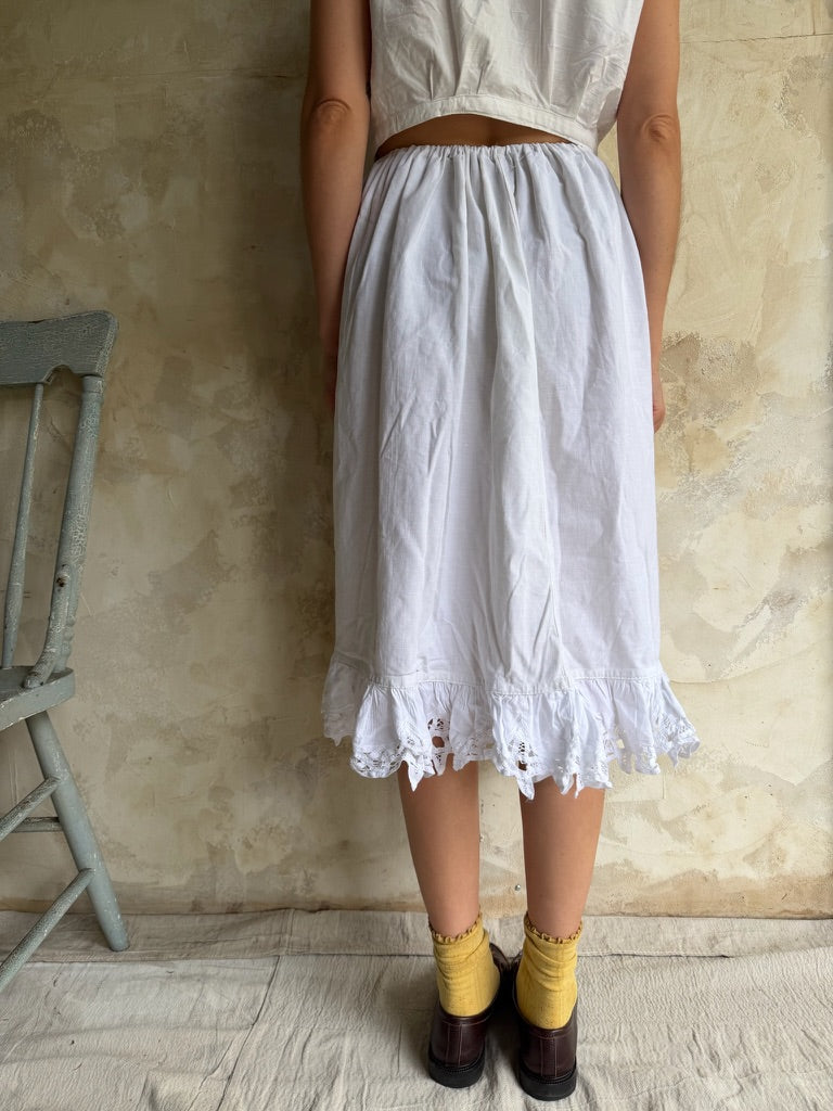 Reworked Eyelet Ruffle Skirt 01