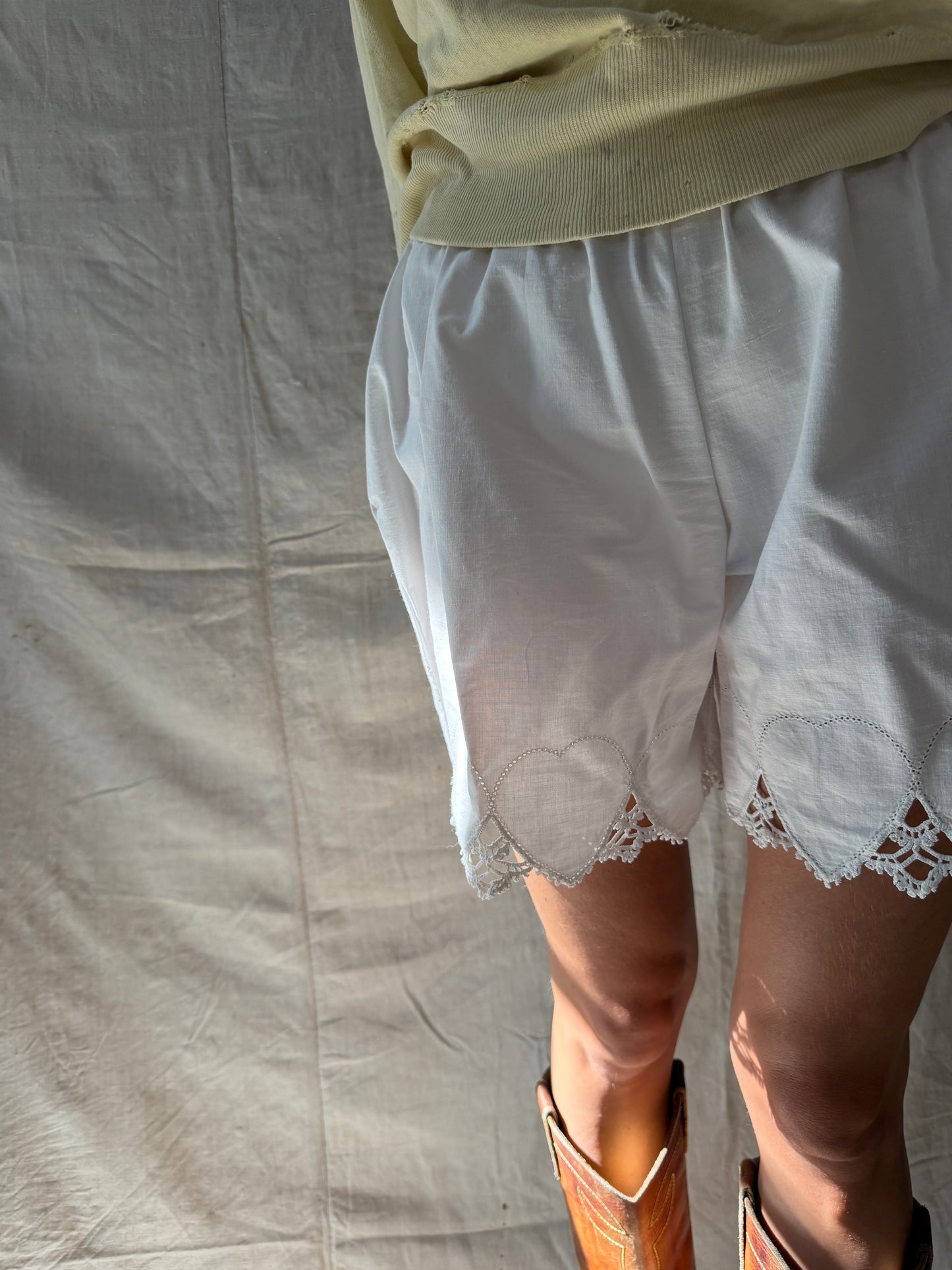 Wanderly White Cotton Short with Heart Scalloped Trim