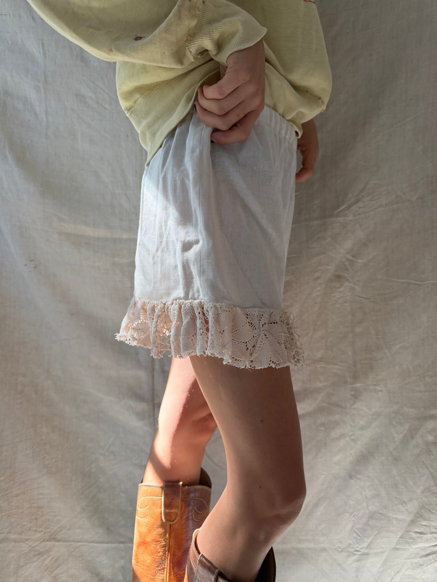 Wanderly Linen Bloomer with Oatmeal Antique Crochet Trim