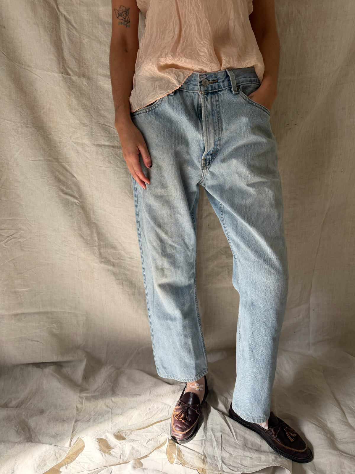 Lightwash ‘Relaxed Fit’ Levi’s 505s