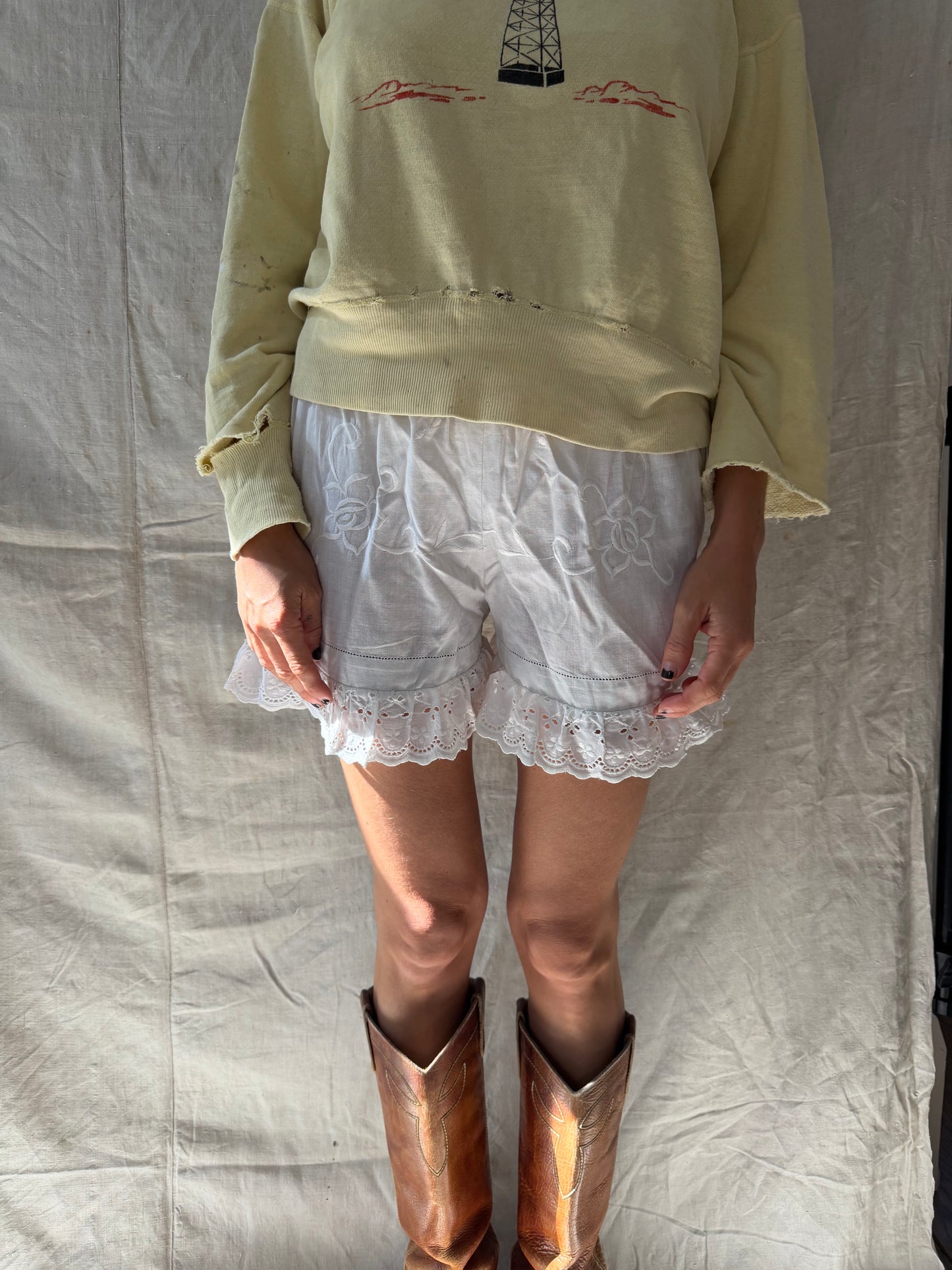 Wanderly White Embroidered Linen Bloomer