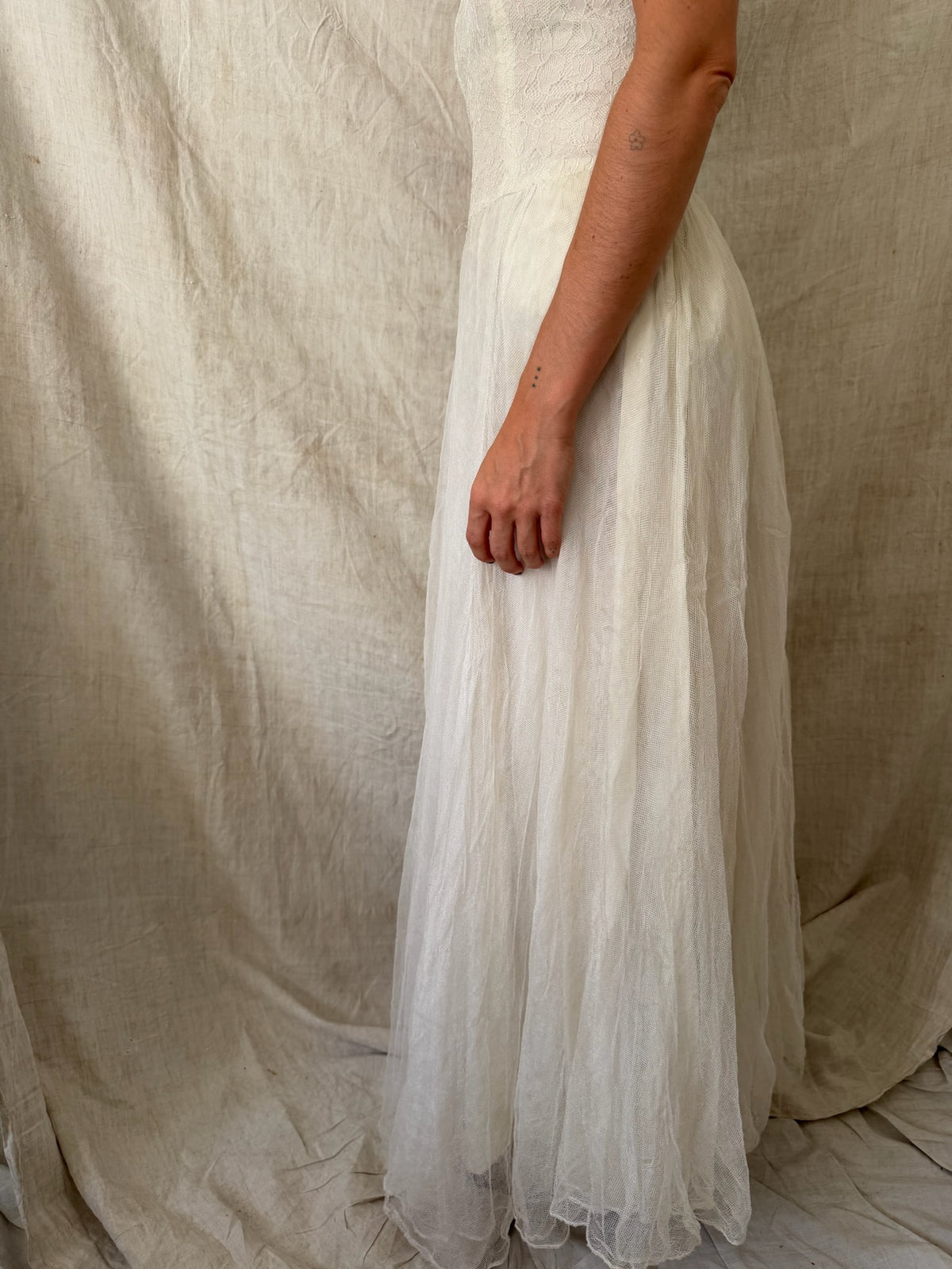 Antique Silk Mesh Lace Wedding Dress