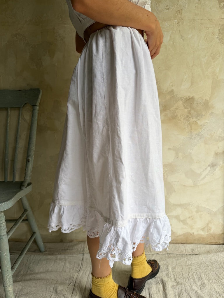 Reworked Eyelet Ruffle Skirt 02