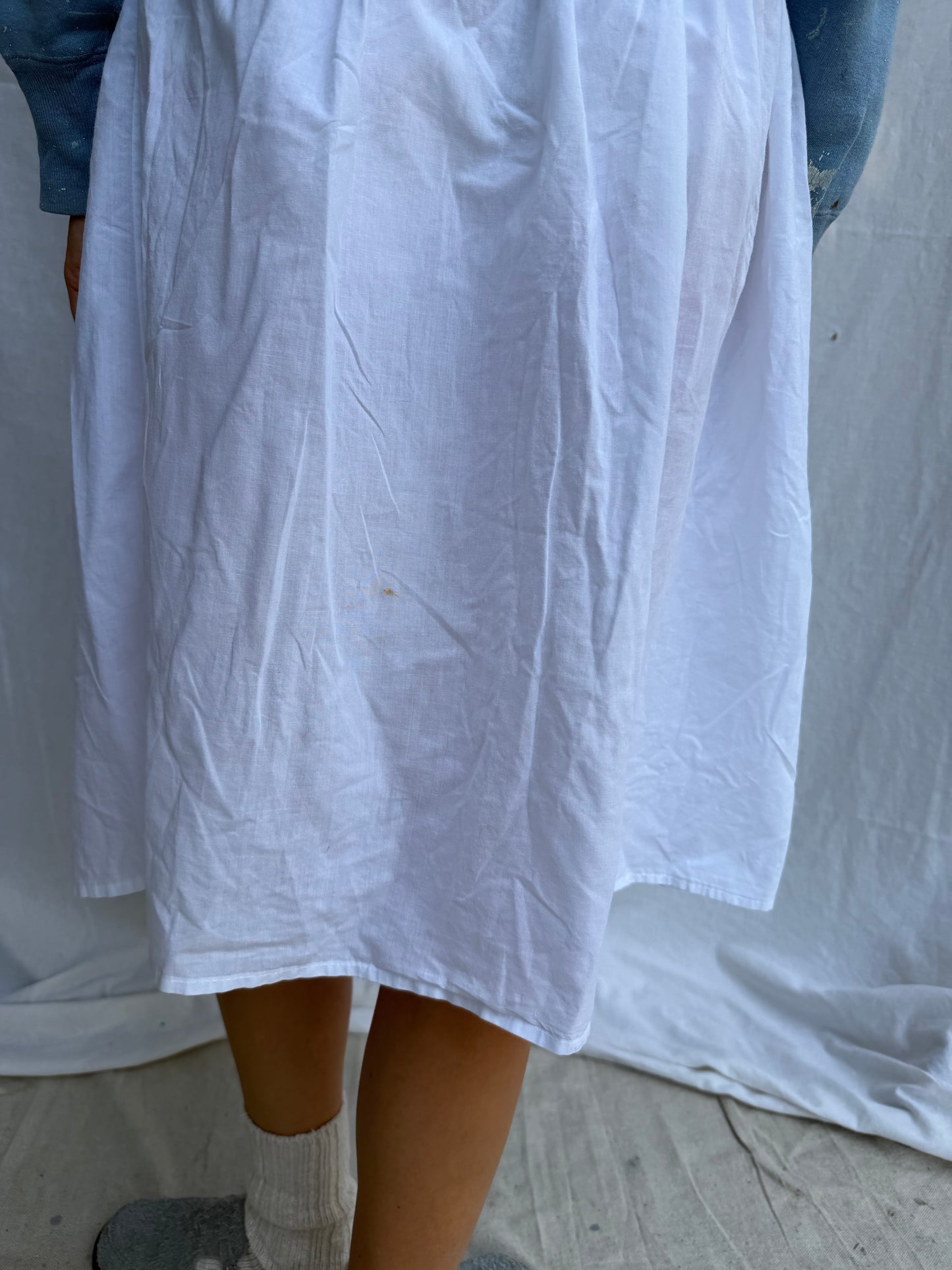 Lightweight White Cotton Skirt w Eyelet Panel