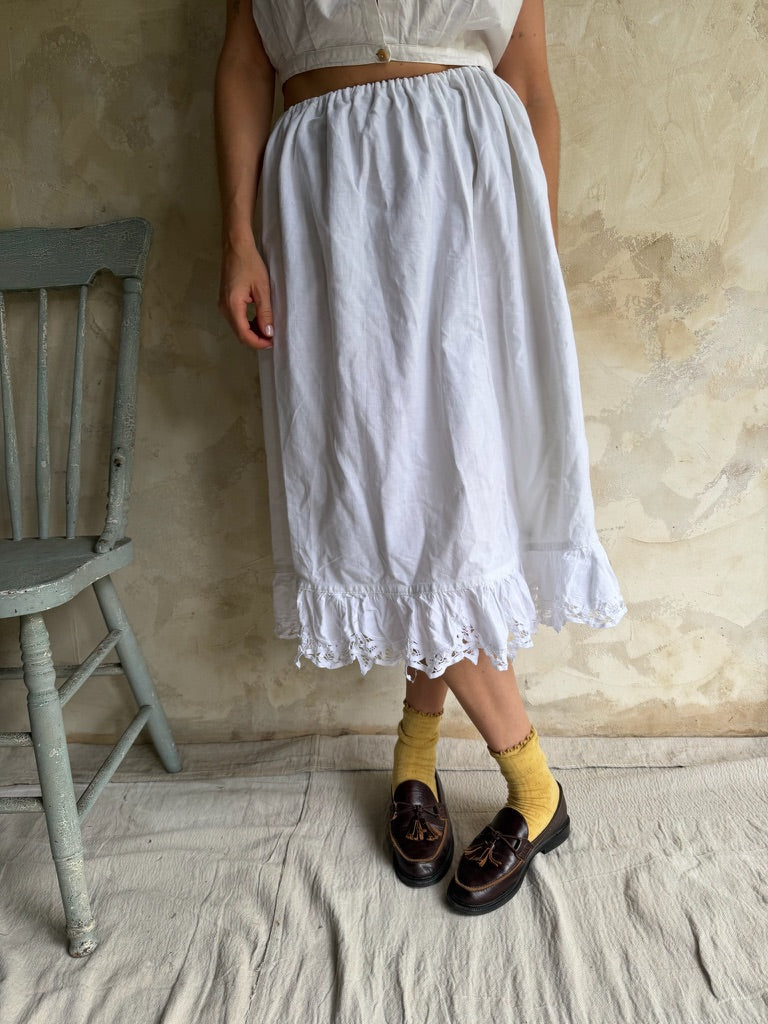 Reworked Eyelet Ruffle Skirt 01