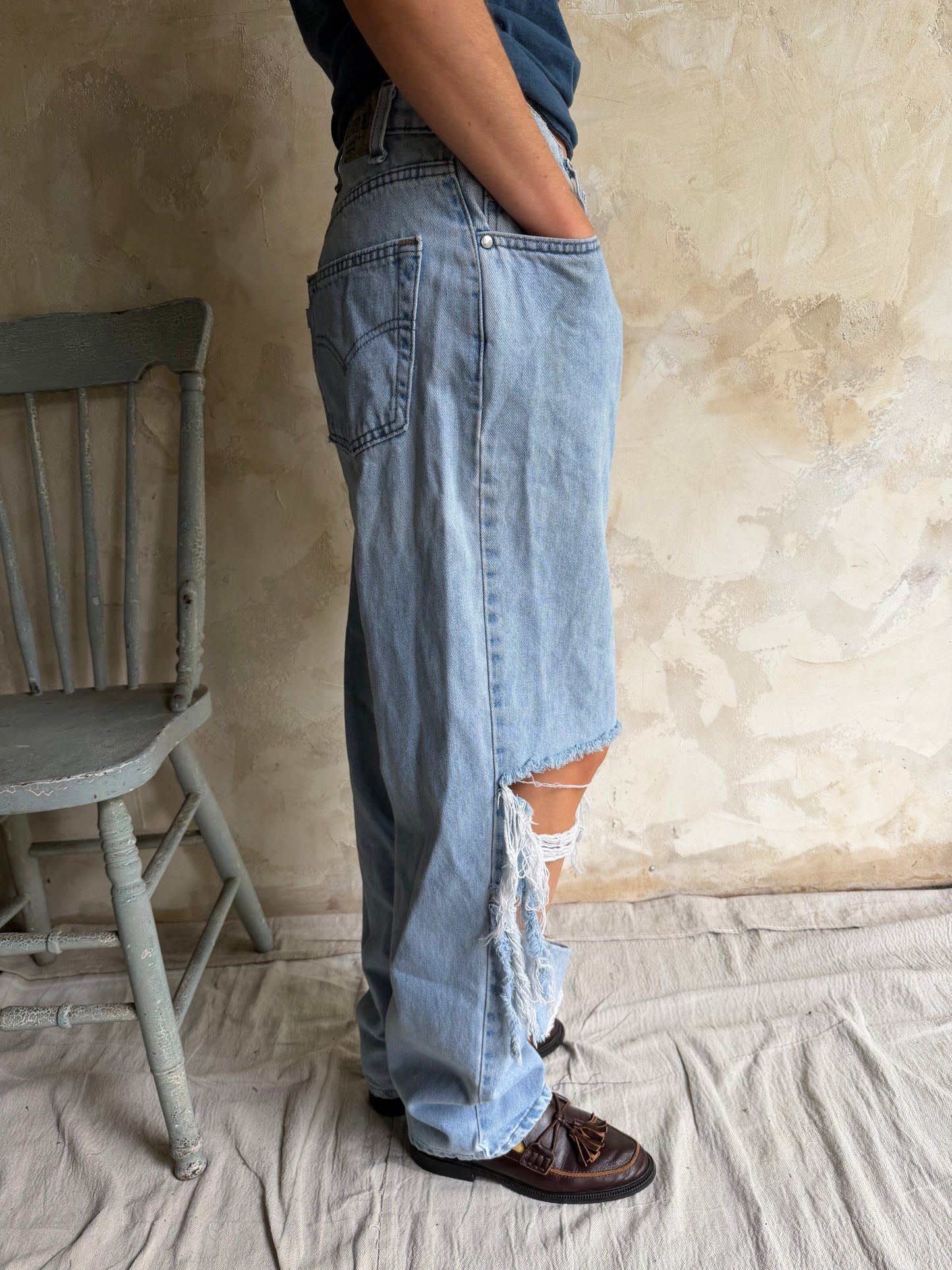 Light Wash Silvertab Levi’s Distressed Jeans