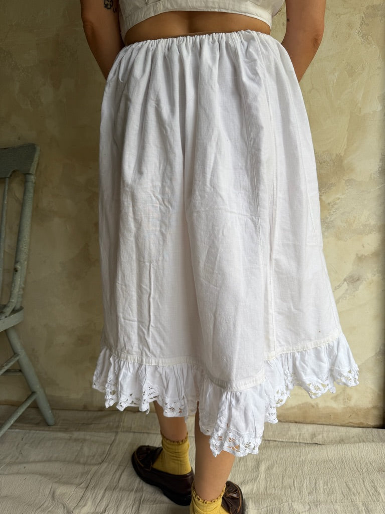 Reworked Eyelet Ruffle Skirt 02