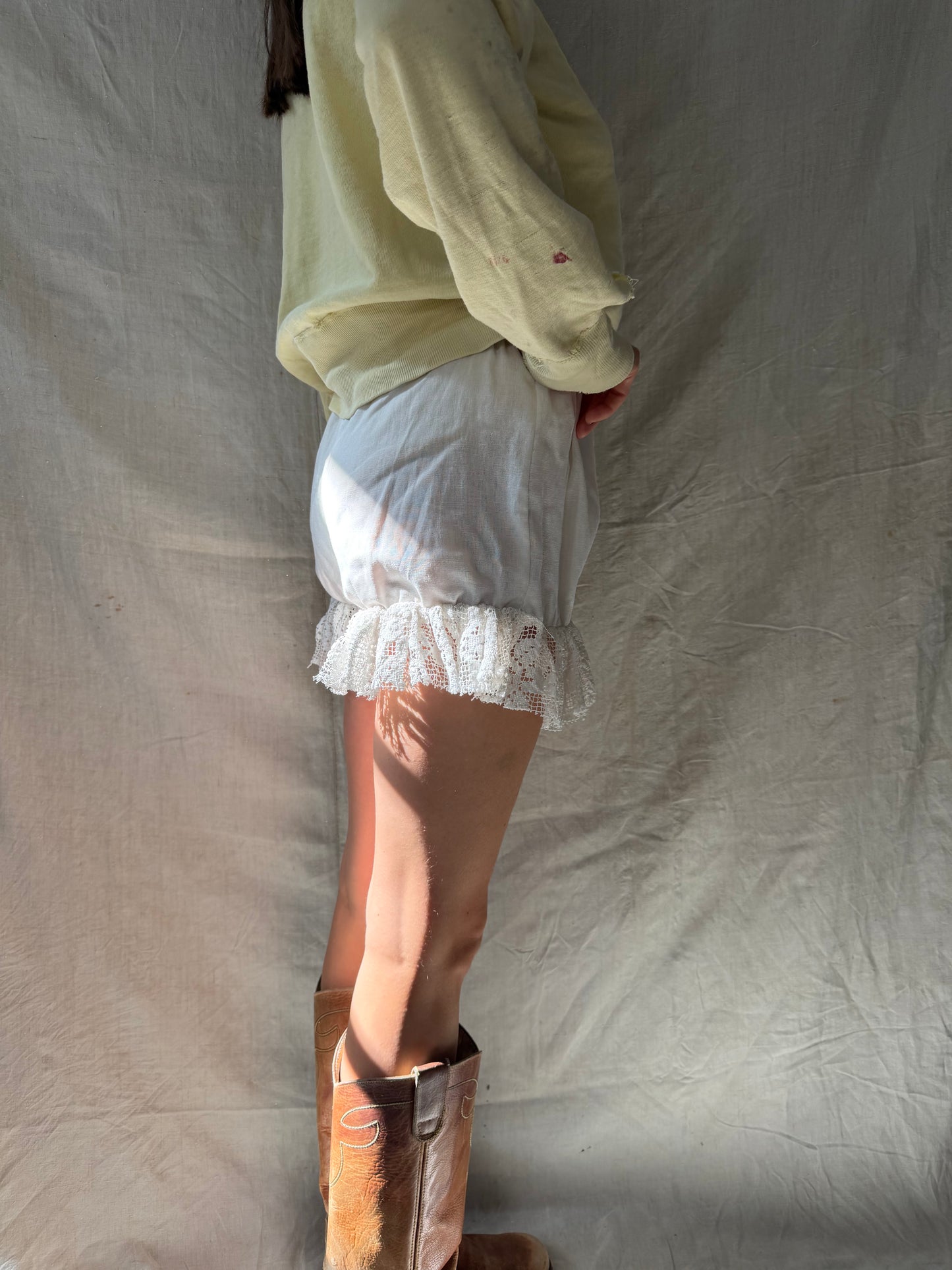 Wanderly Linen Bloomer Short with Crochet