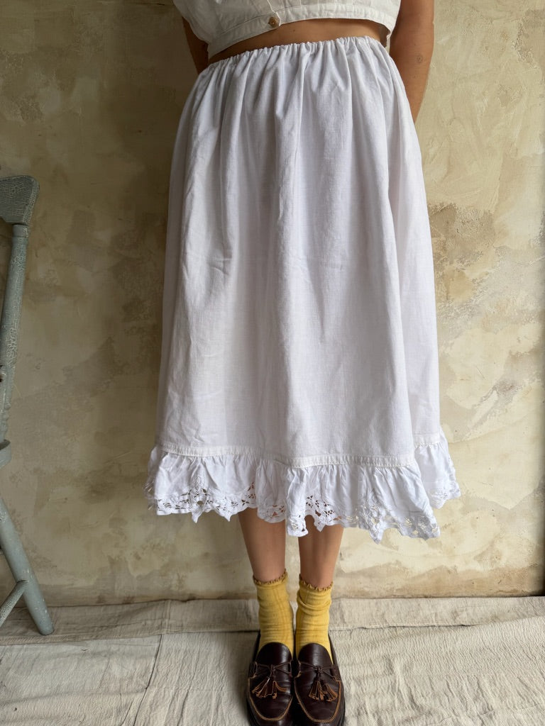 Reworked Eyelet Ruffle Skirt 02