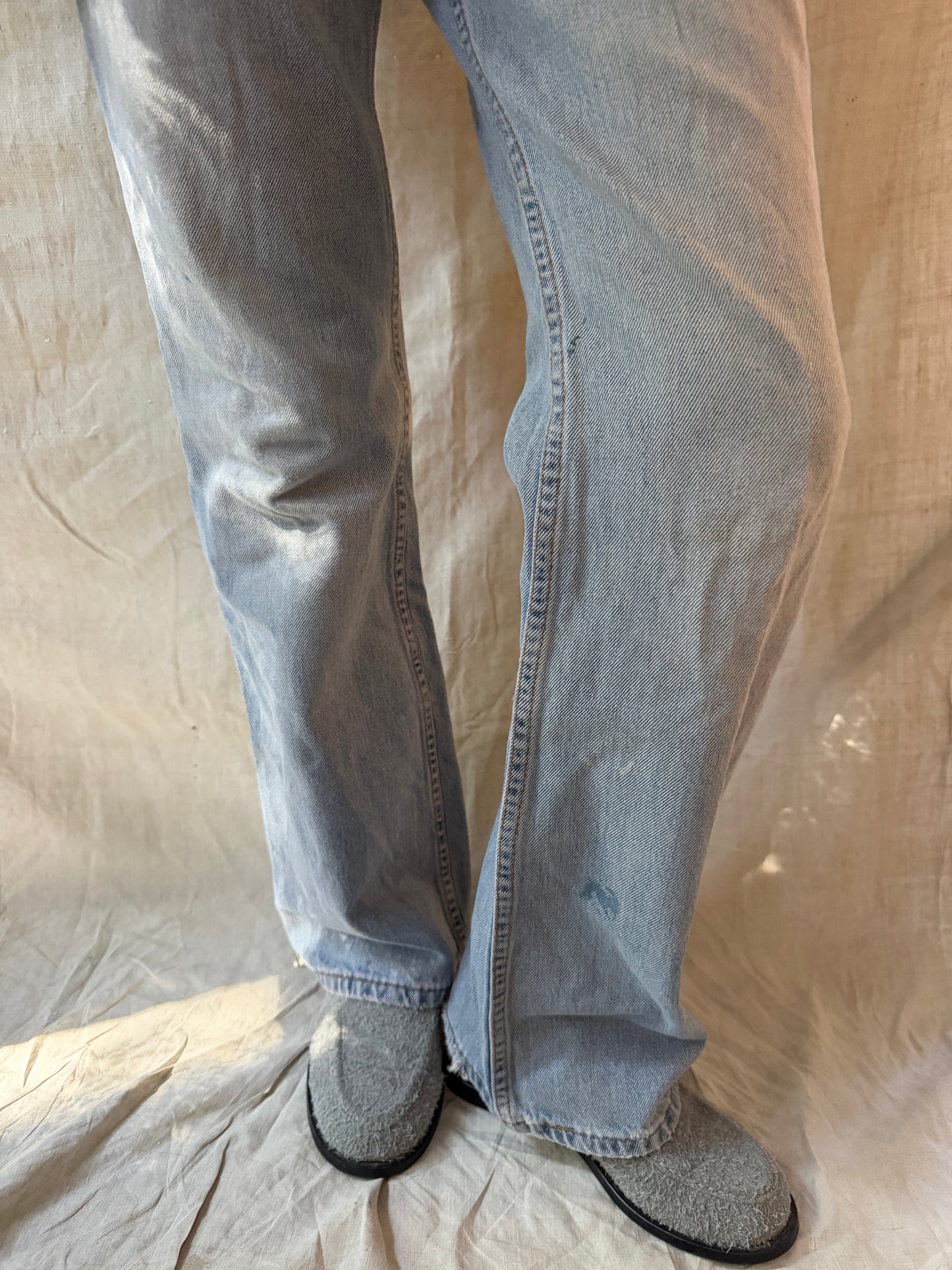 Lightwash Levi’s 518s