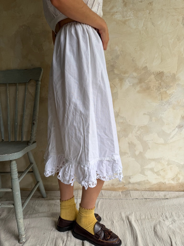 Reworked Eyelet Ruffle Skirt 01
