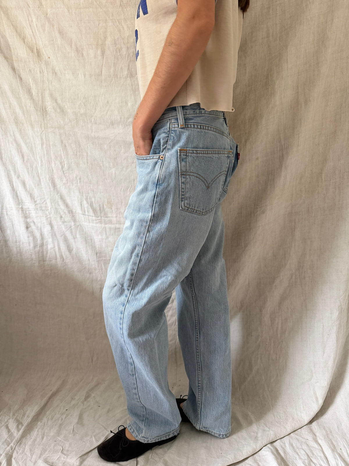 Lightwash Levi’s 513s