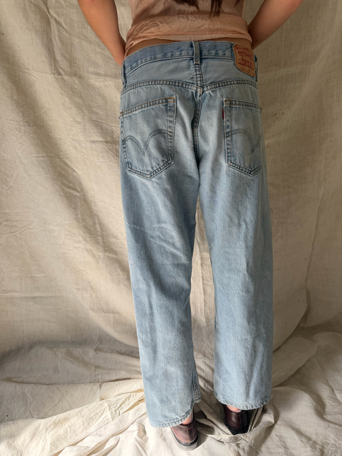 Lightwash ‘Relaxed Fit’ Levi’s 505s