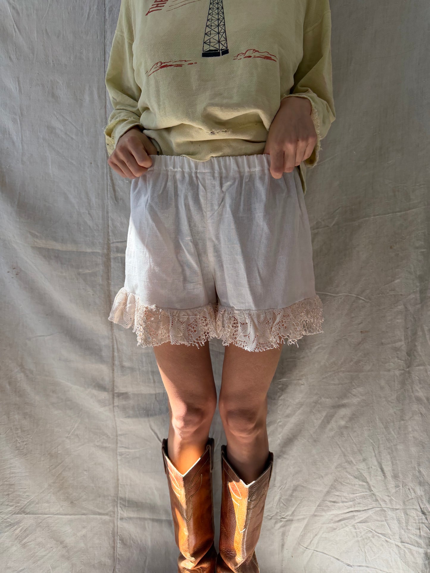 Wanderly Linen Bloomer with Oatmeal Antique Crochet Trim