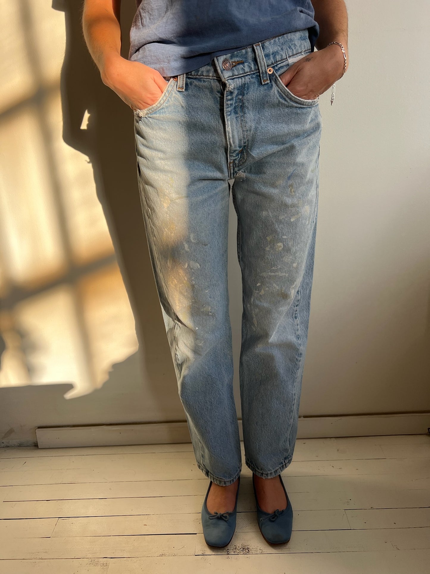 Lightwash Paint Splattered Orange Tab Levi’s