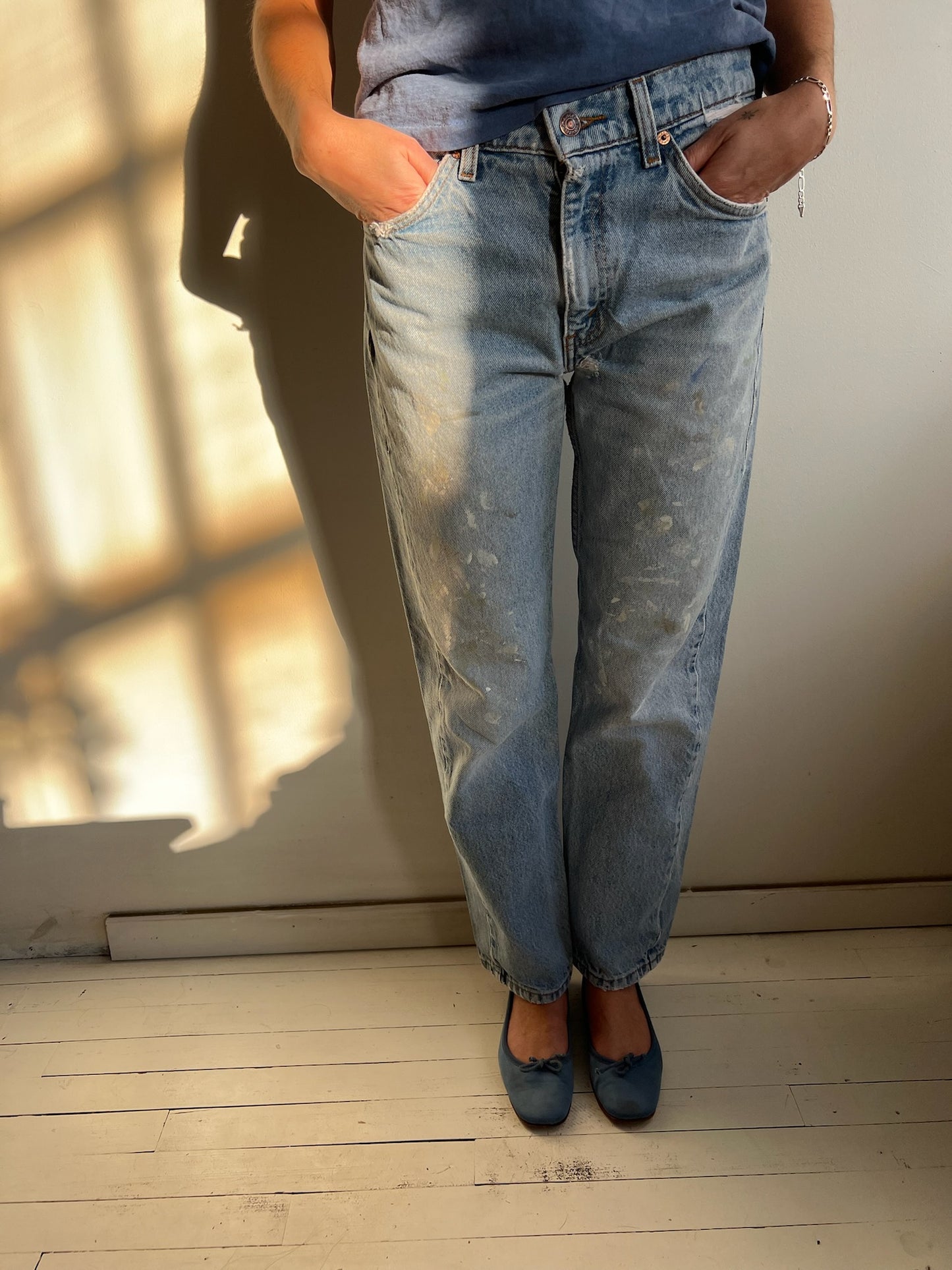 Lightwash Paint Splattered Orange Tab Levi’s