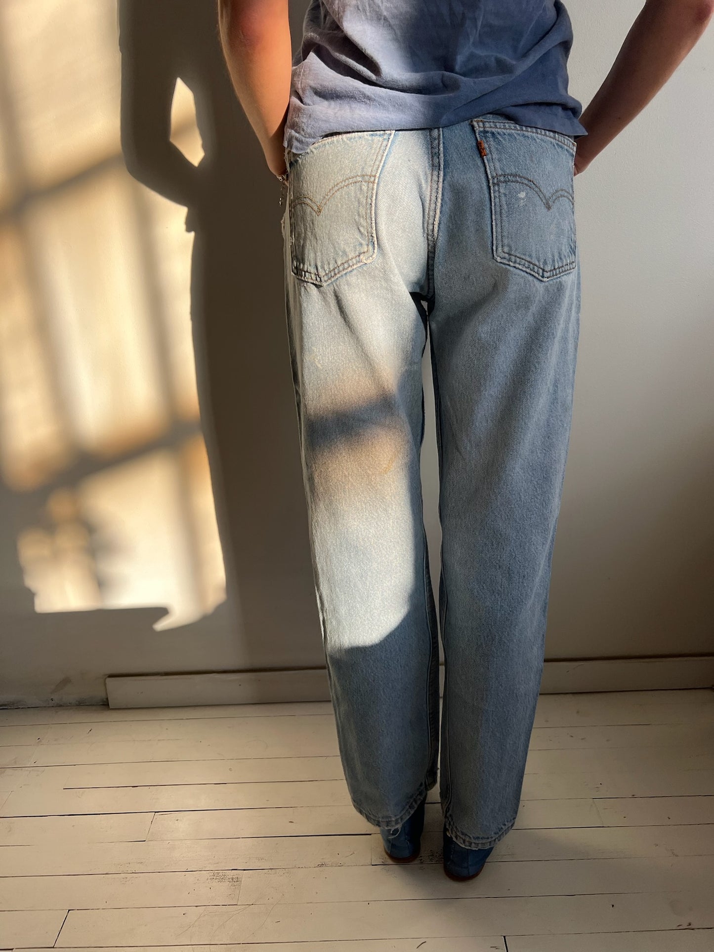 Lightwash Paint Splattered Orange Tab Levi’s