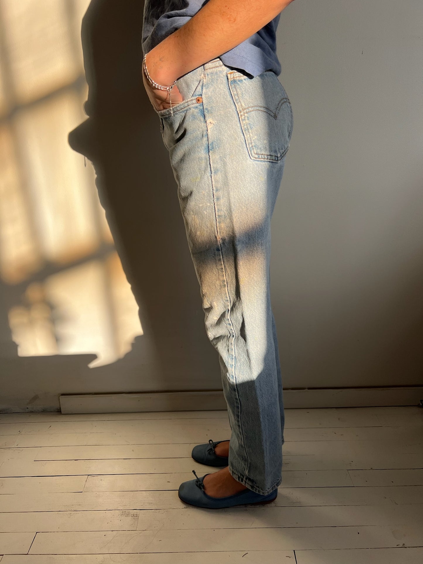 Lightwash Paint Splattered Orange Tab Levi’s