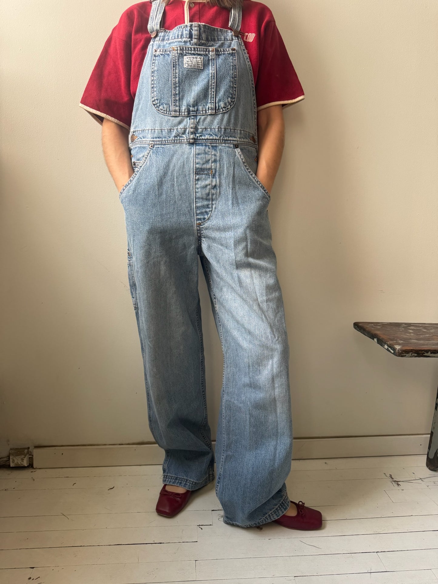 Lightwash Levi’s Overalls