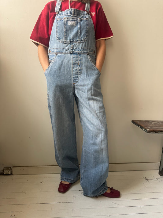 Lightwash Levi’s Overalls