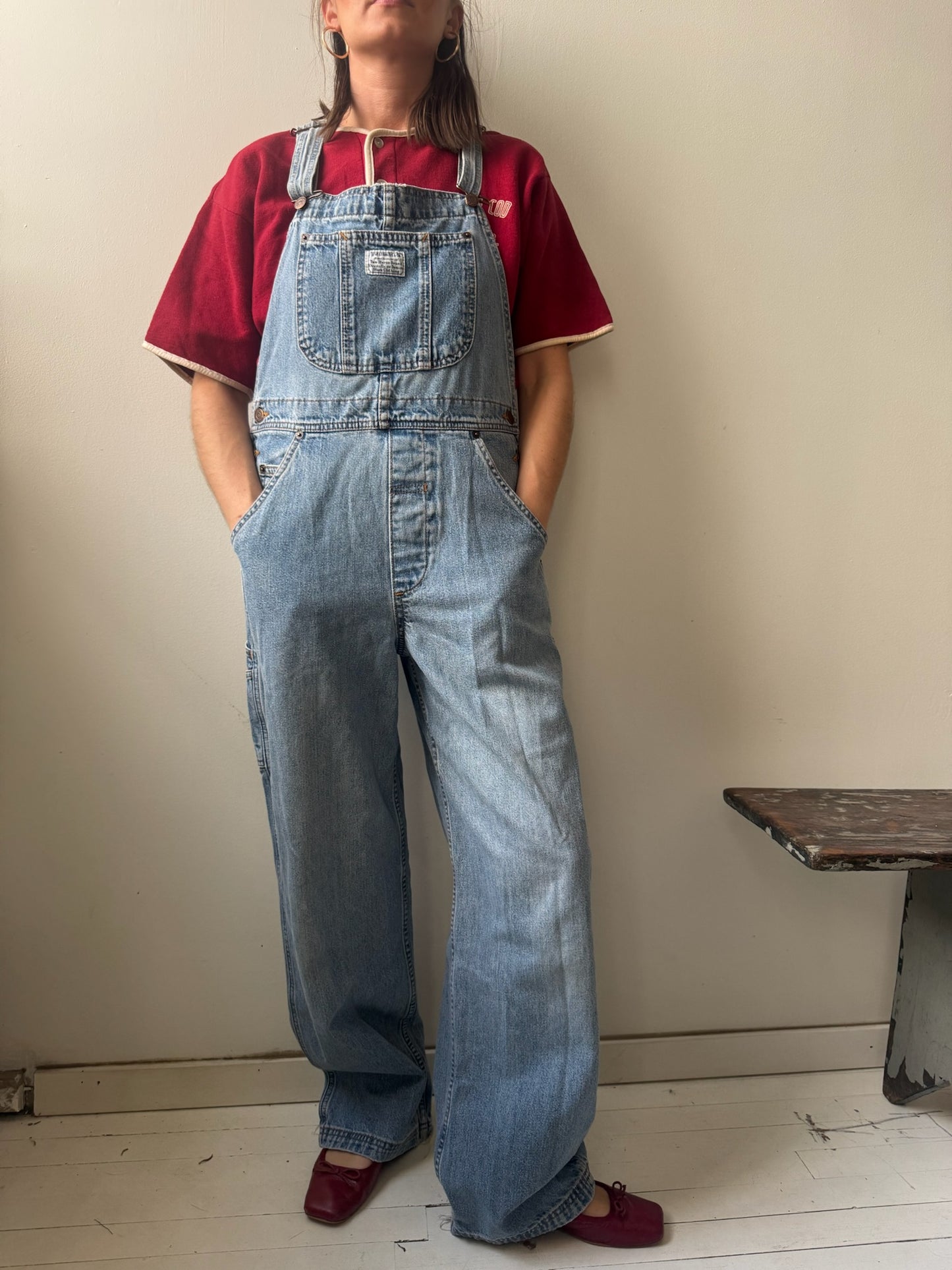 Lightwash Levi’s Overalls