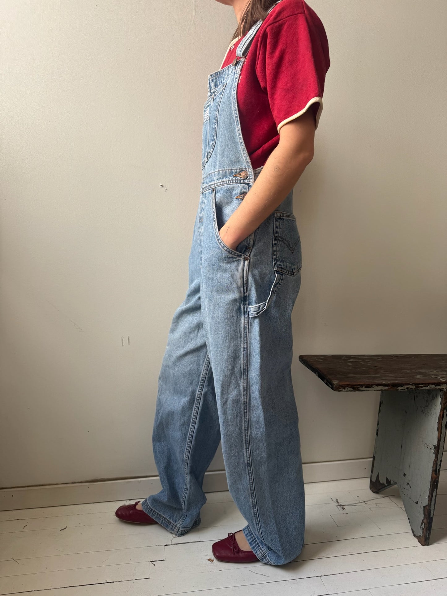 Lightwash Levi’s Overalls